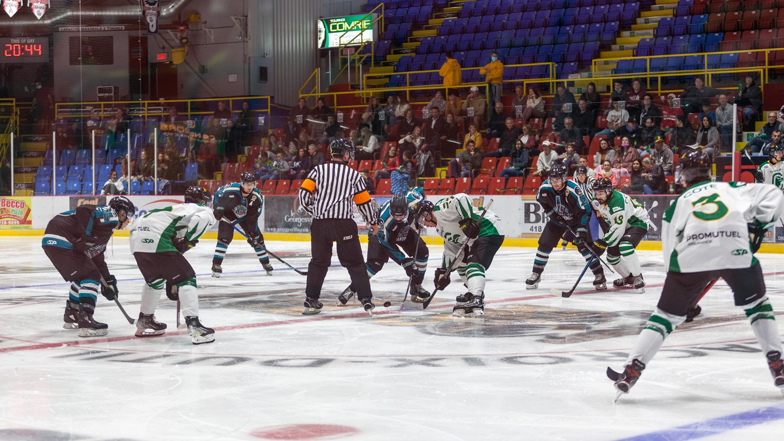 Une belle victoire pour le match inaugural des Condors hockey