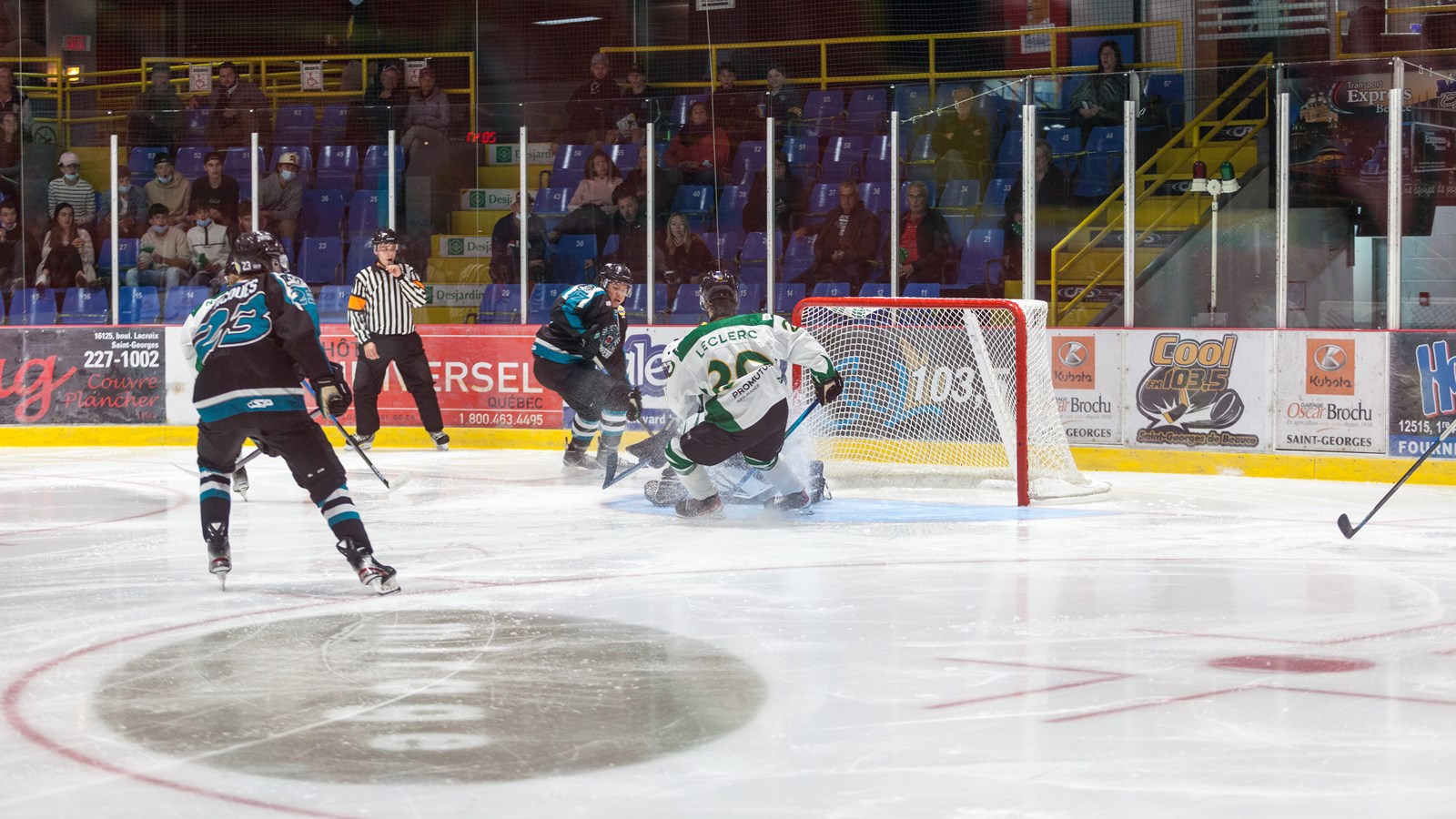 Une belle victoire pour le match inaugural des Condors hockey