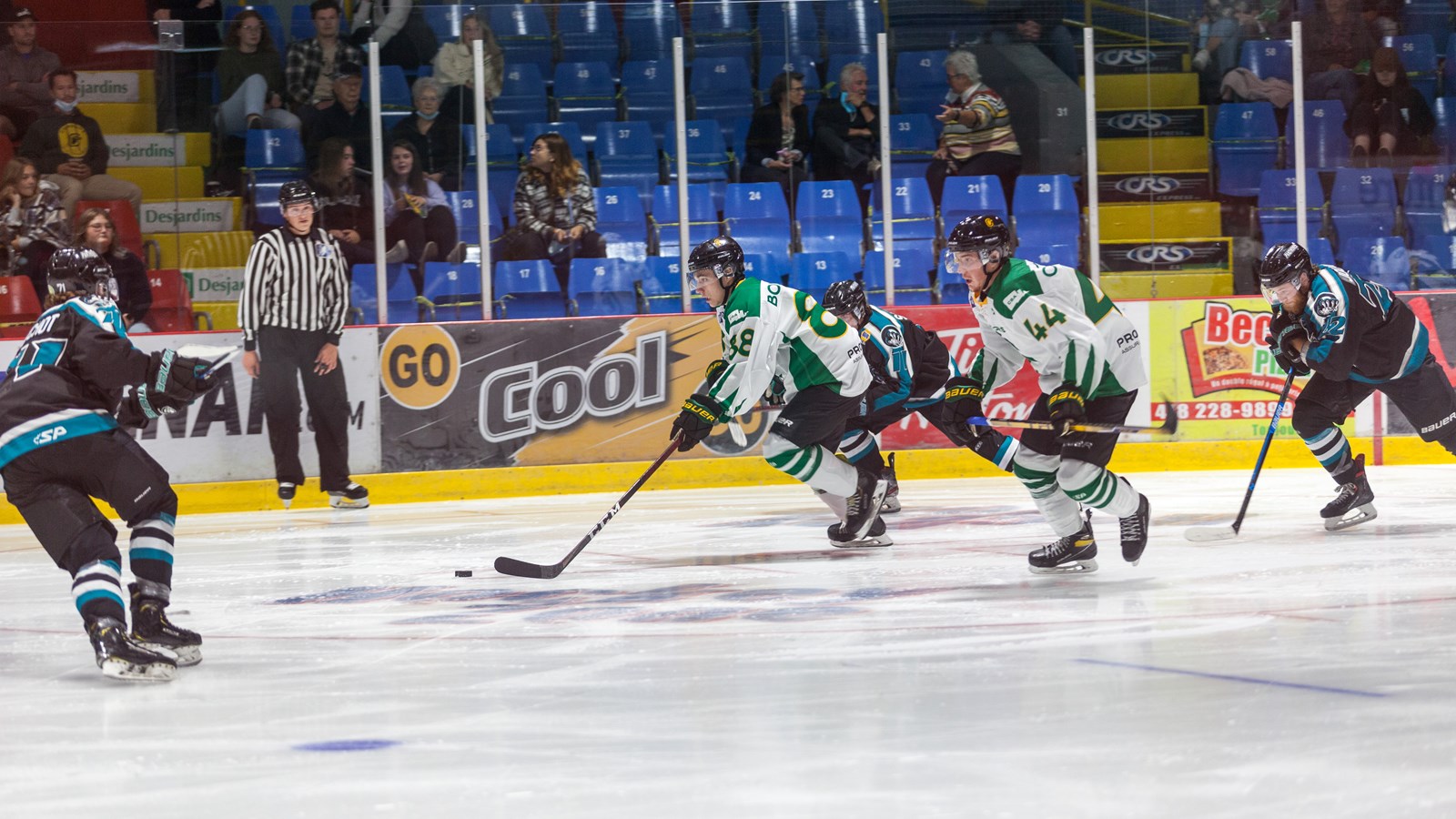 Une belle victoire pour le match inaugural des Condors hockey