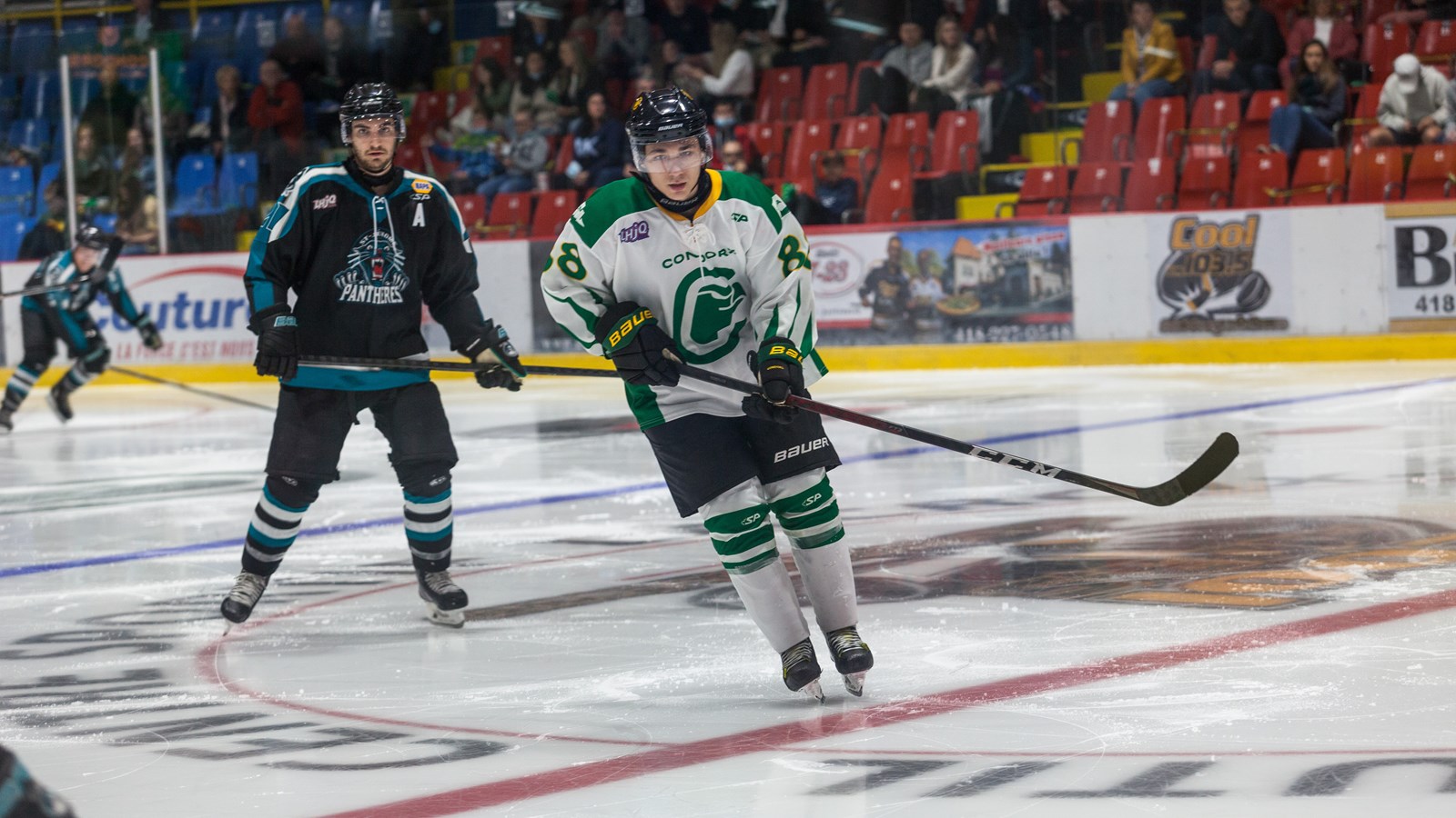 Une belle victoire pour le match inaugural des Condors hockey