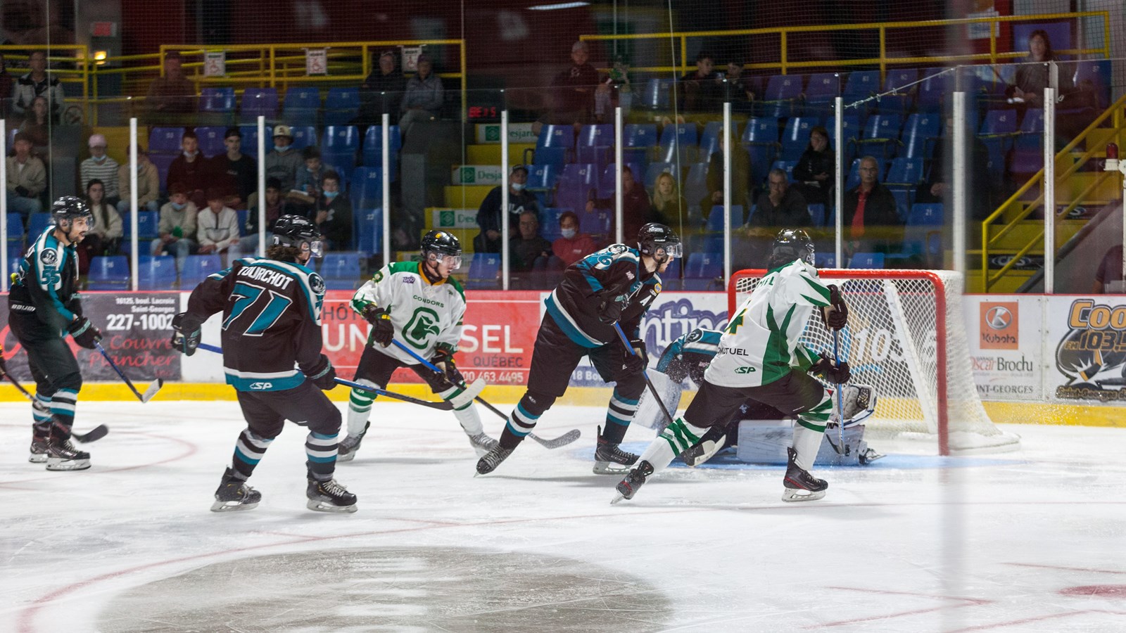 Une belle victoire pour le match inaugural des Condors hockey