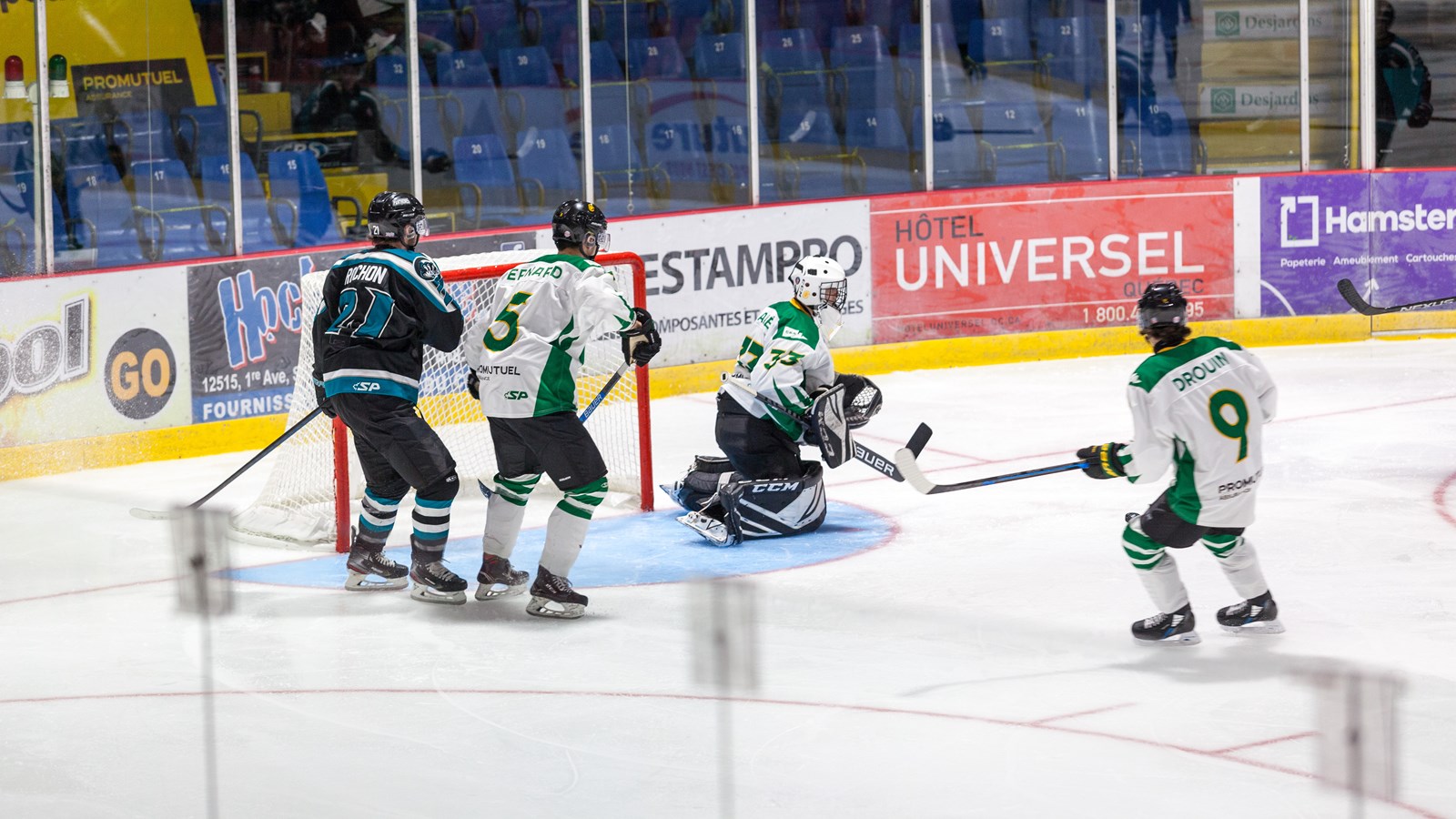 Une belle victoire pour le match inaugural des Condors hockey
