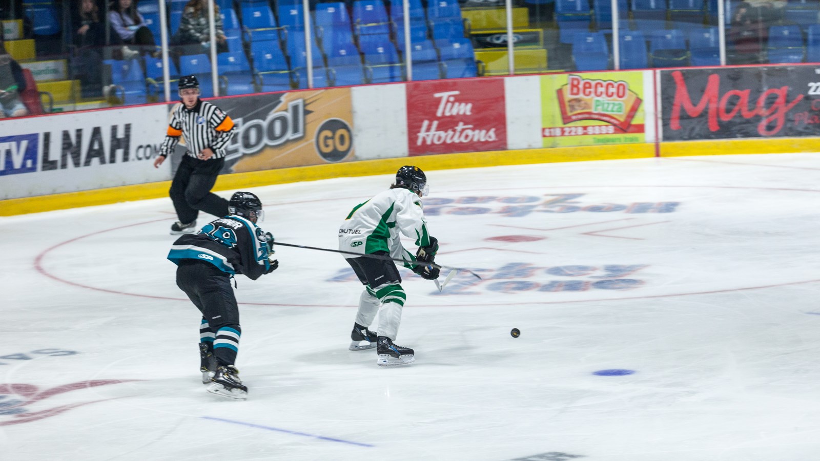 Une belle victoire pour le match inaugural des Condors hockey