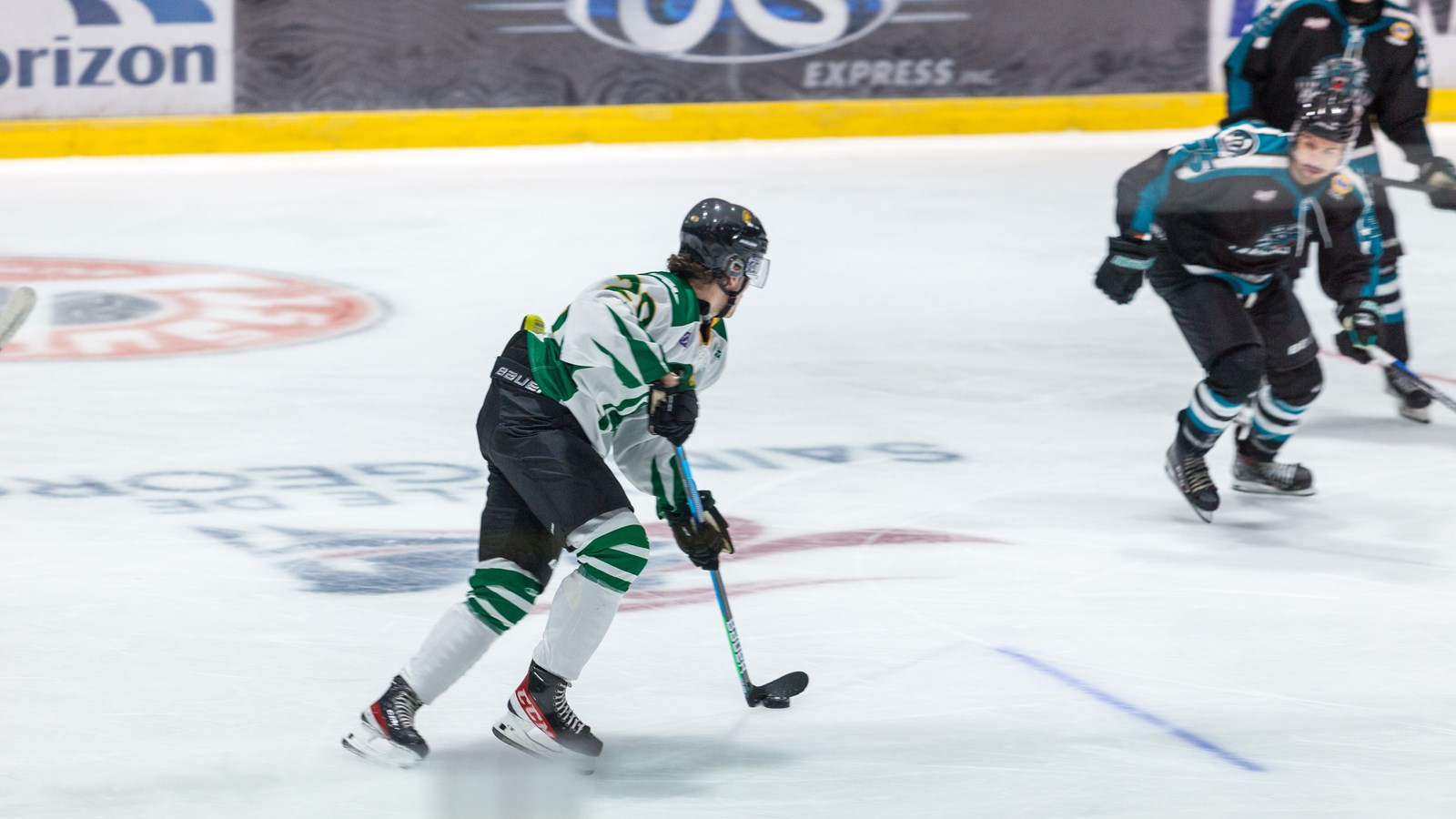 Une belle victoire pour le match inaugural des Condors hockey