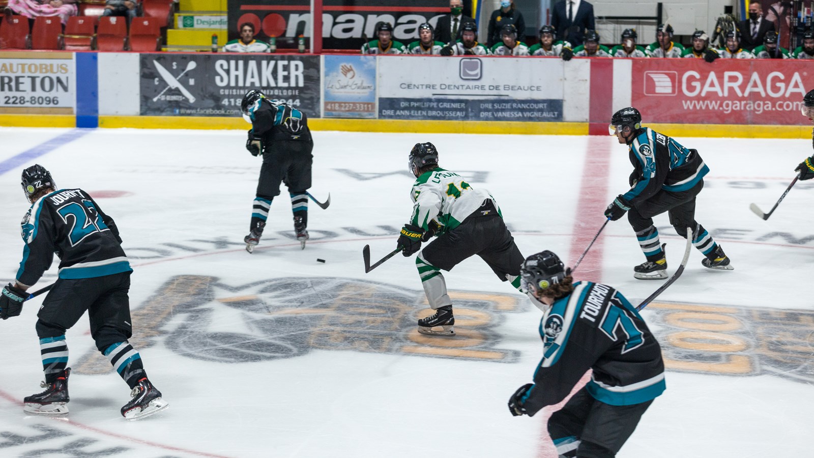 Une belle victoire pour le match inaugural des Condors hockey