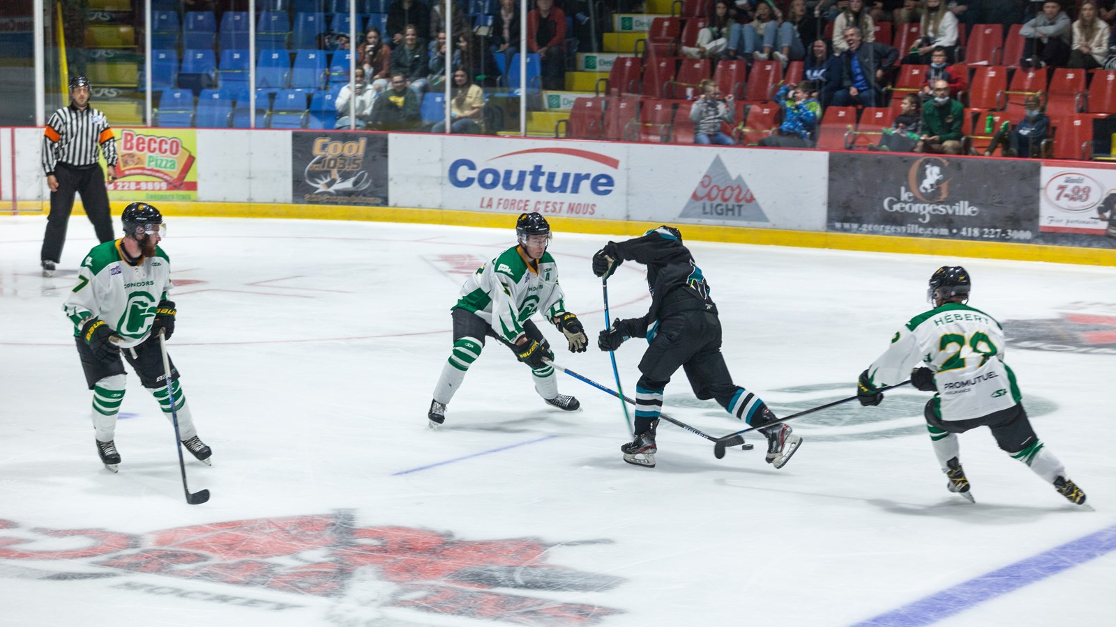 Une belle victoire pour le match inaugural des Condors hockey
