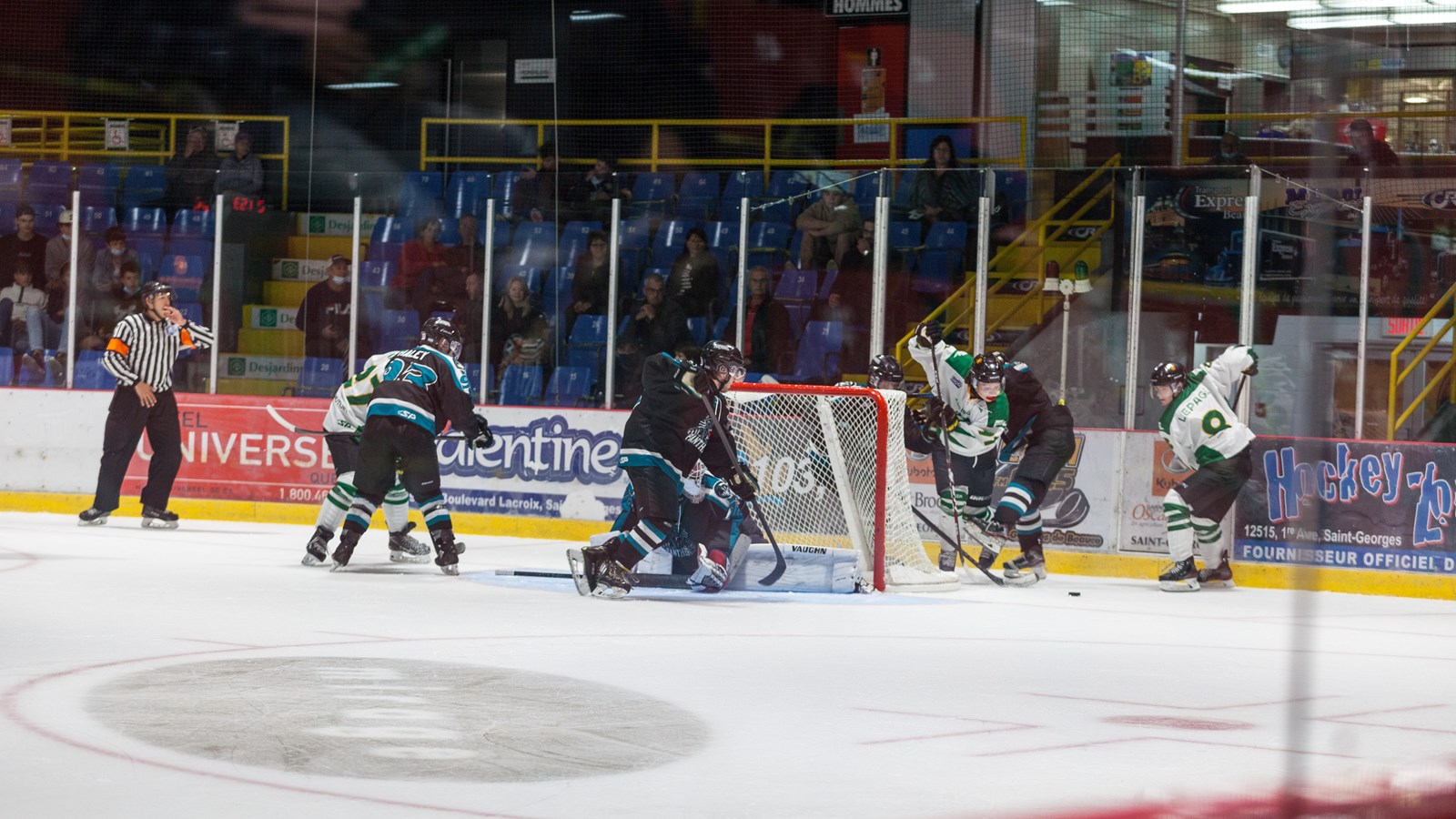 Une belle victoire pour le match inaugural des Condors hockey