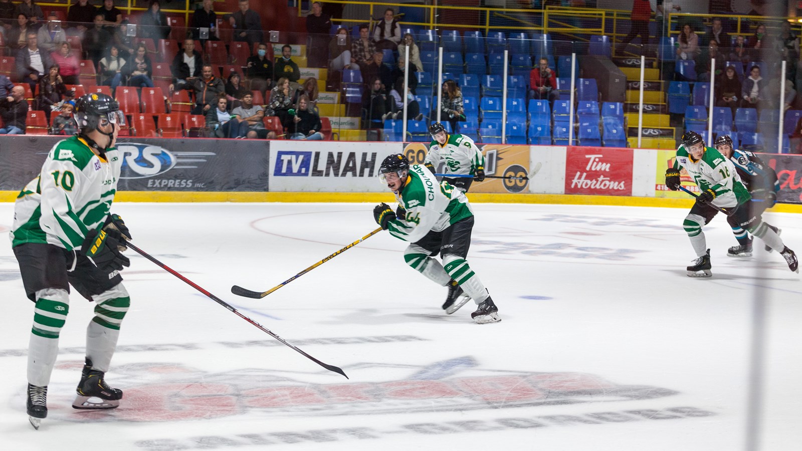 Une belle victoire pour le match inaugural des Condors hockey