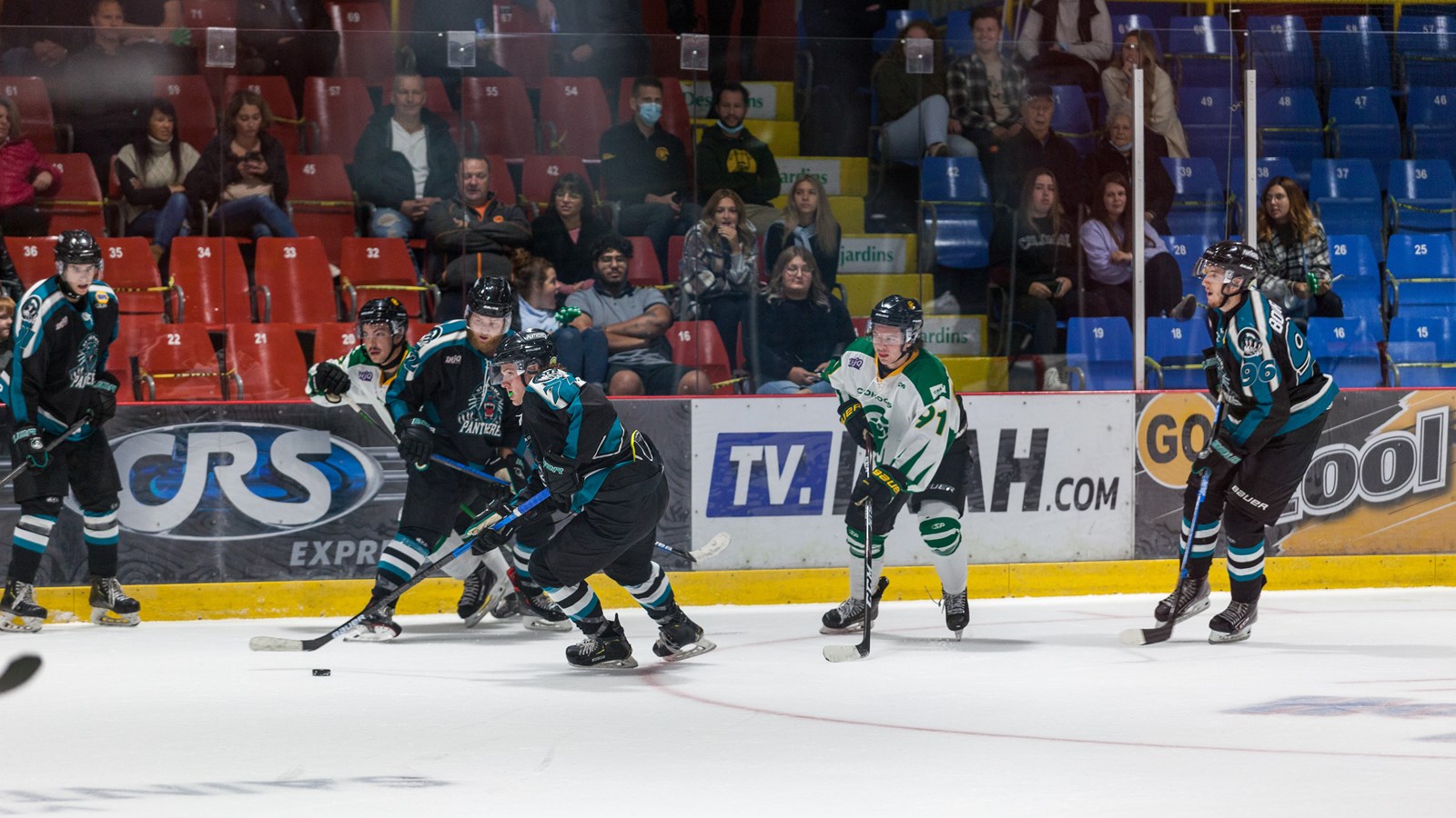 Une belle victoire pour le match inaugural des Condors hockey