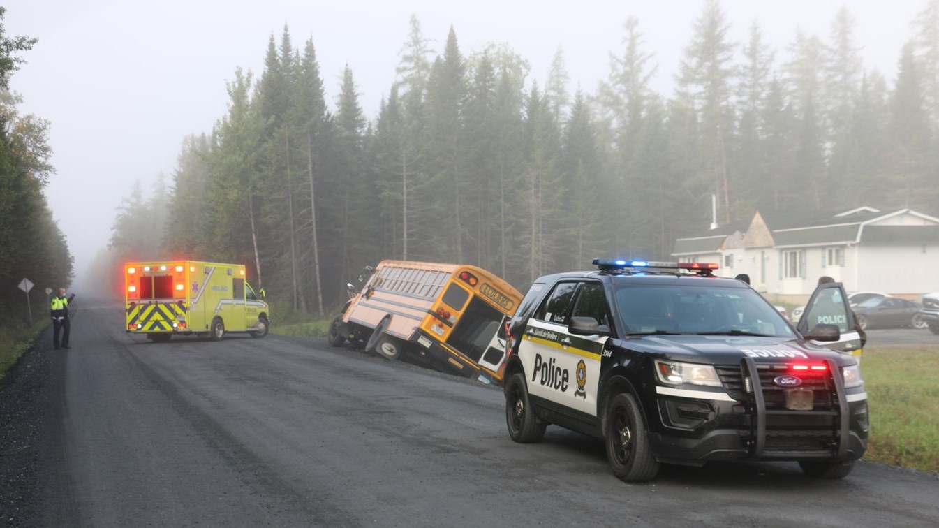 Un autobus scolaire dans un fossé à Saint-Simon-les-Mines