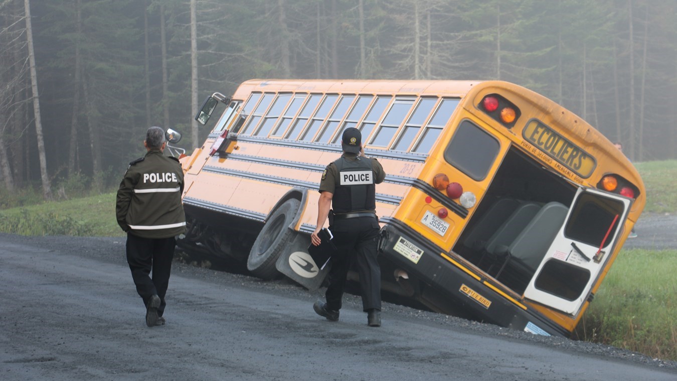 Un autobus scolaire dans un fossé à Saint-Simon-les-Mines