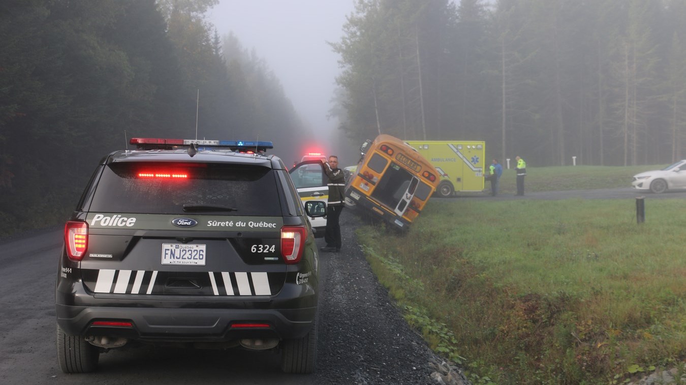 Un autobus scolaire dans un fossé à Saint-Simon-les-Mines