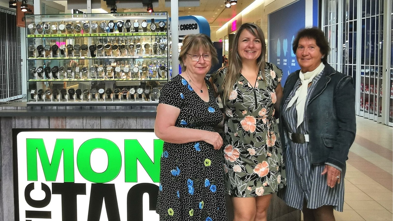 Au centre Christine Veilleux avec sa maman Denise Morin à gauche et Paulette Théberge à sa droite.