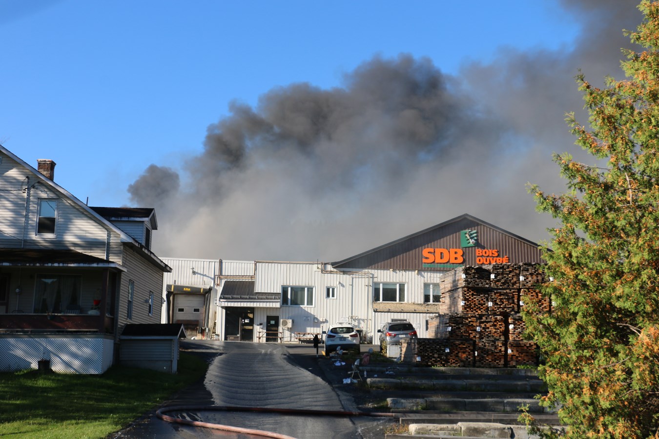 Huit personnes blessées dans l'incendie chez Séchoirs de Beauce