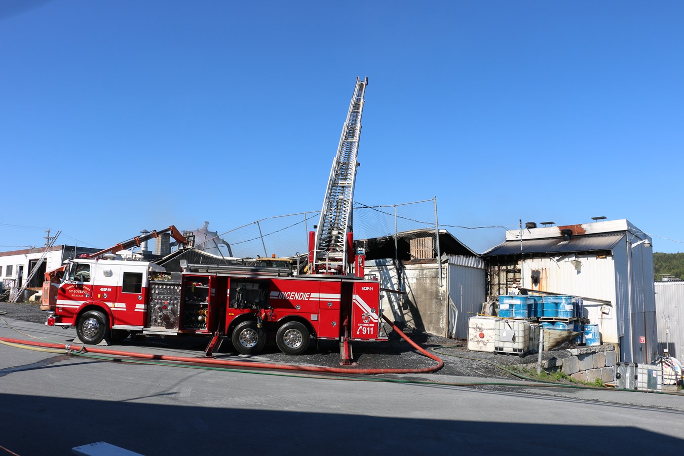 Incendie aux Séchoirs de Beauce: l'eau pompée à même la rivière Chaudière