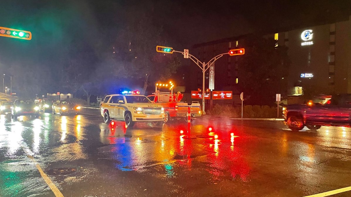 Un trou profond dans la 118e Rue à Saint-Georges