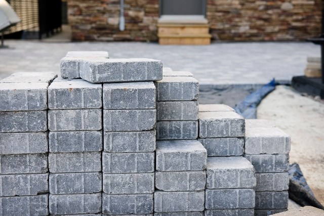 4 étapes pour installer le pavé uni
