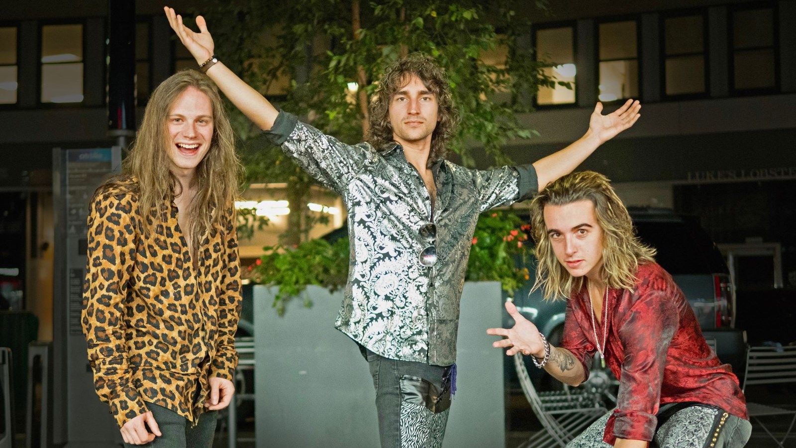 Le groupe Deraps c'est, Jacob Deraps (guitare et voix), Josh Gallagher (batterie), et William Lachance (basse)