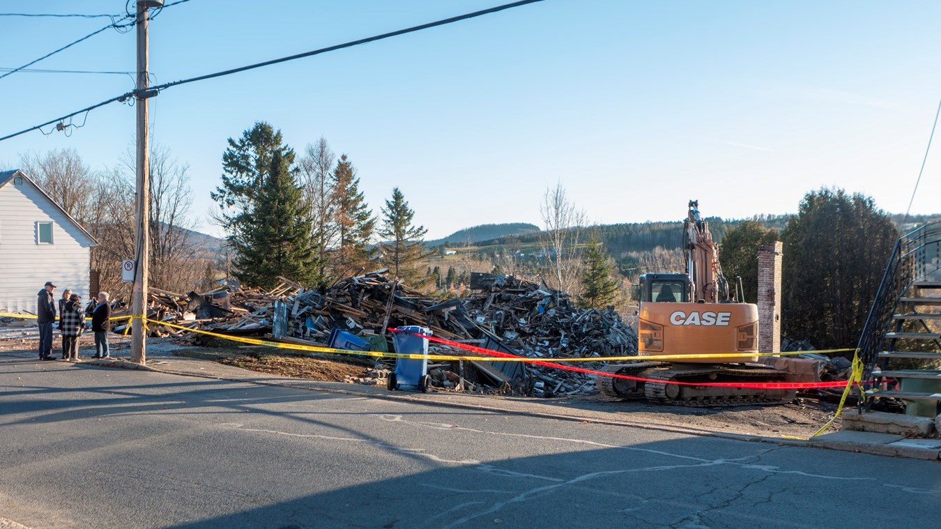 Incendie d'une résidence funéraire: la SQ mène son enquête
