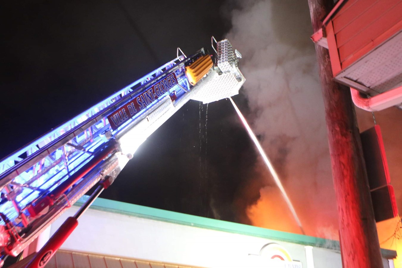 Un important feu sur la 1ère avenue à Saint-Georges