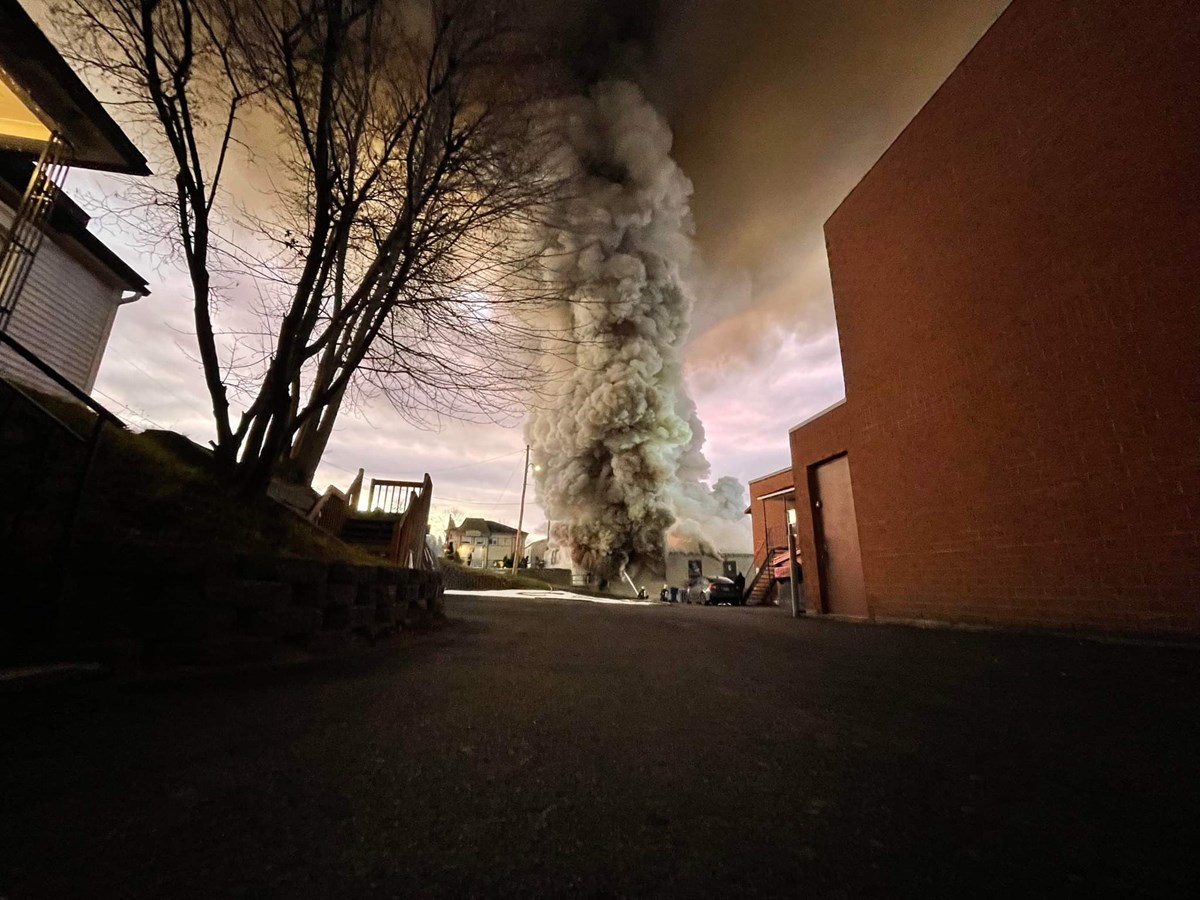 Un important feu sur la 1ère avenue à Saint-Georges