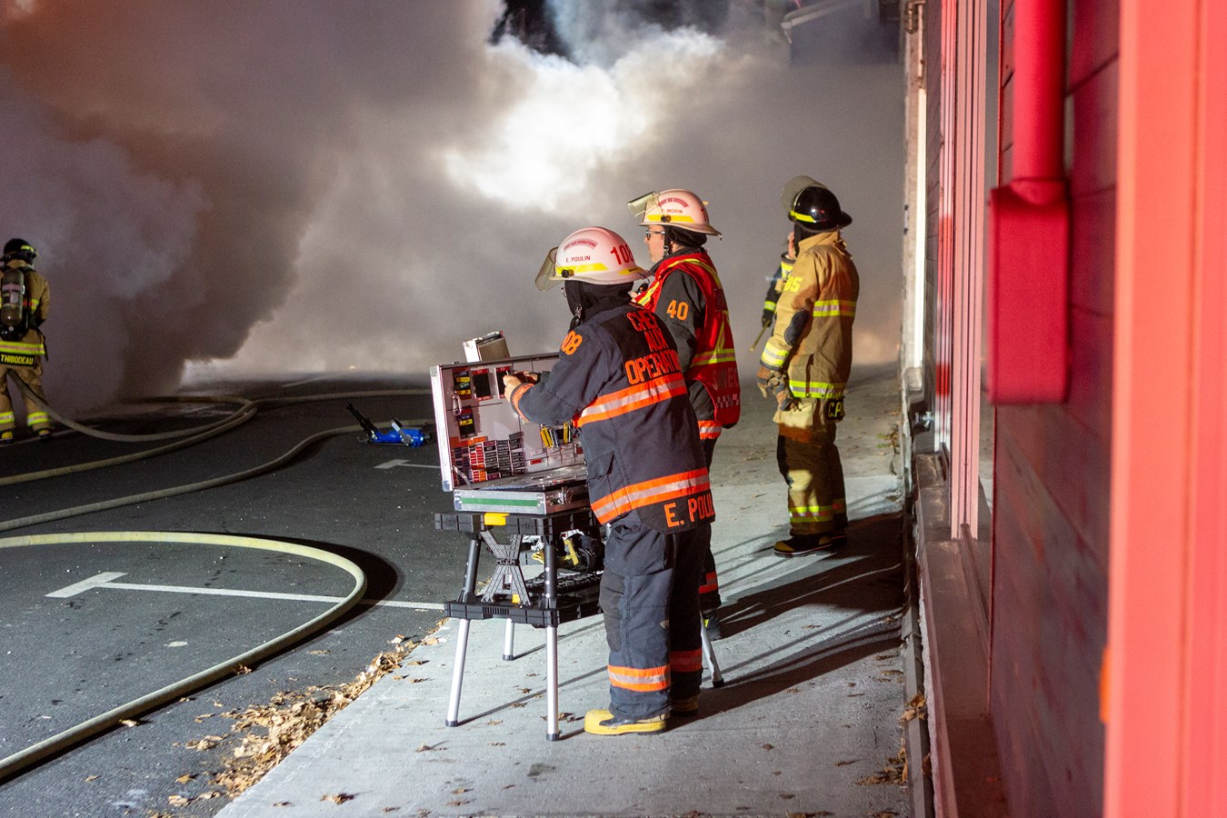 Photoreportage de l'incendie qui a détruit deux bâtiments à Saint-Georges