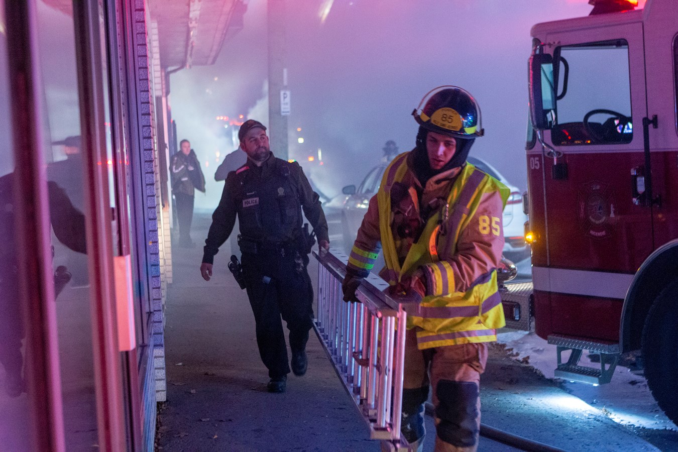 Photoreportage de l'incendie qui a détruit deux bâtiments à Saint-Georges