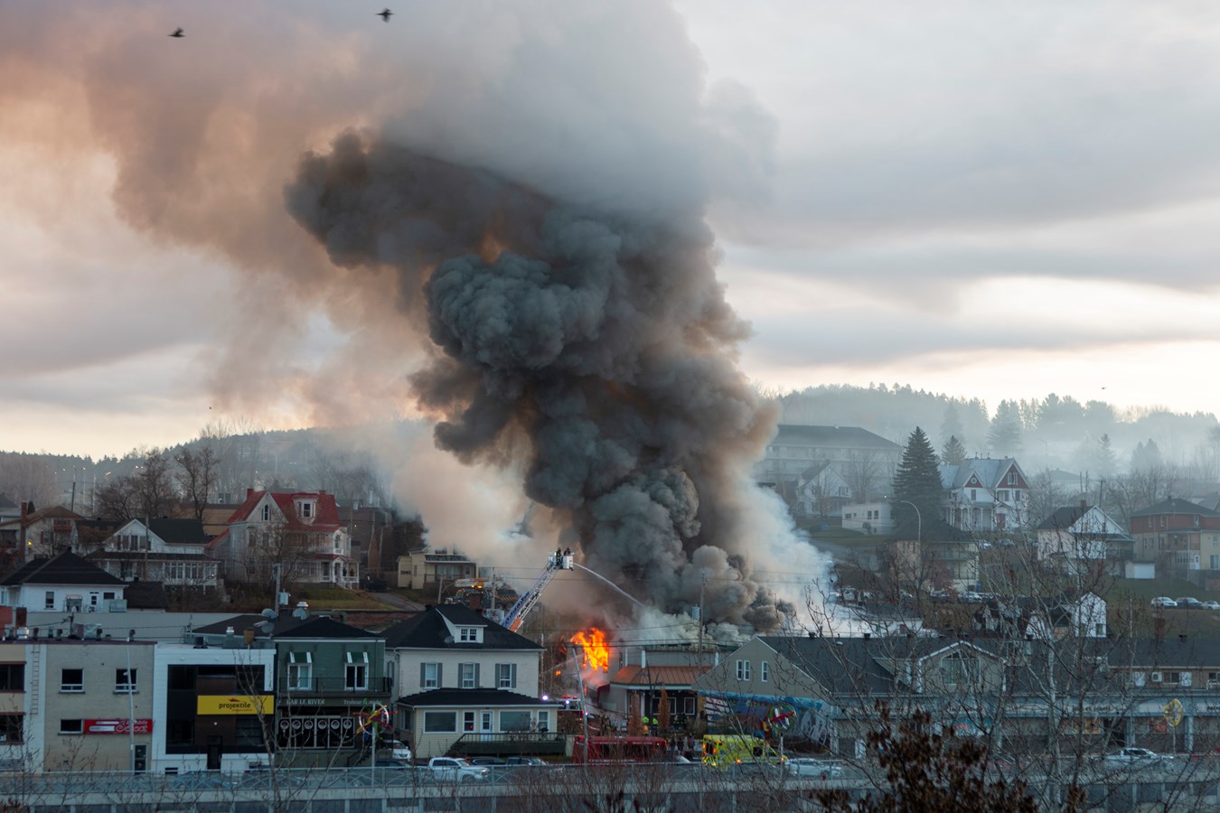 Photoreportage de l'incendie qui a détruit deux bâtiments à Saint-Georges