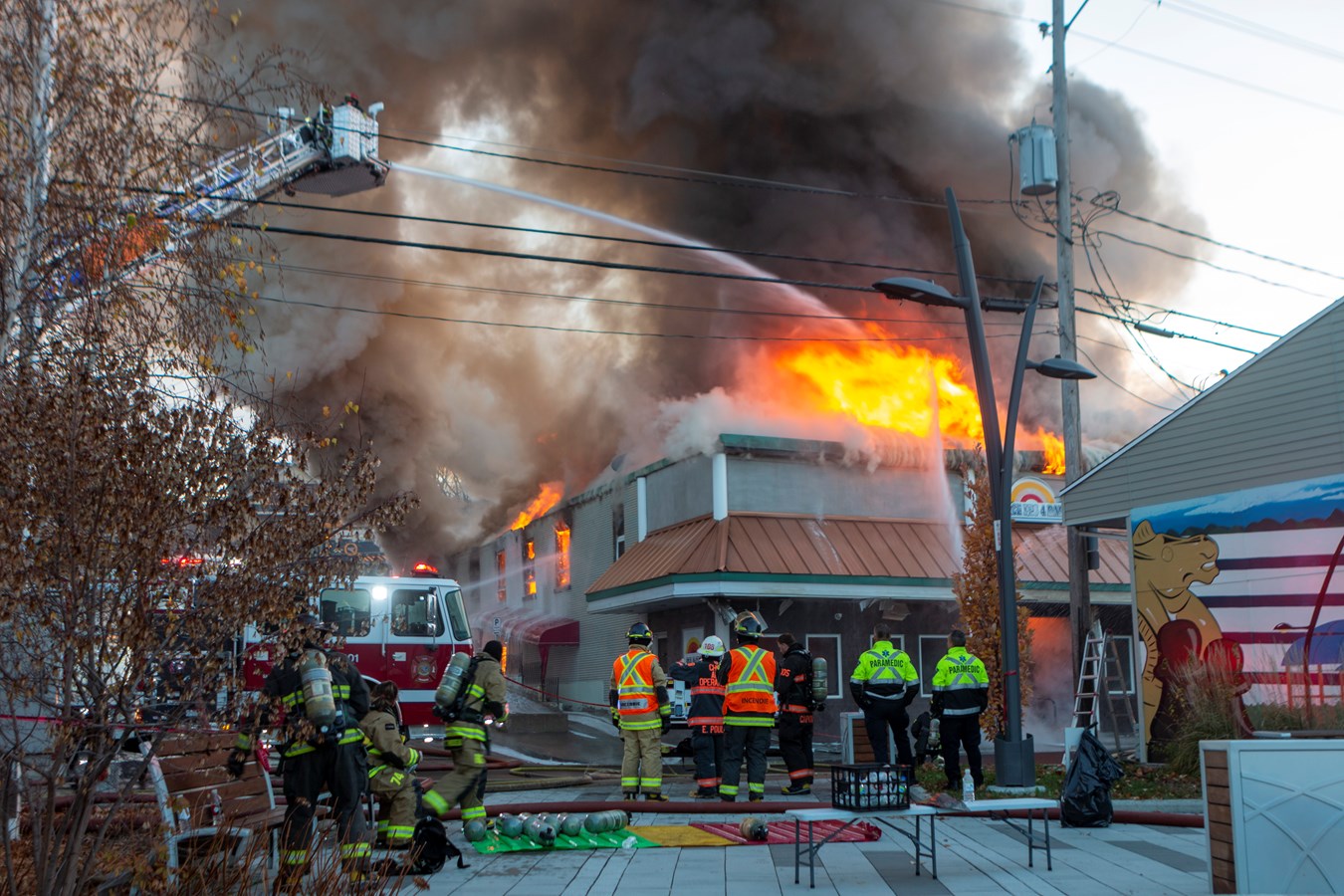 Photoreportage de l'incendie qui a détruit deux bâtiments à Saint-Georges