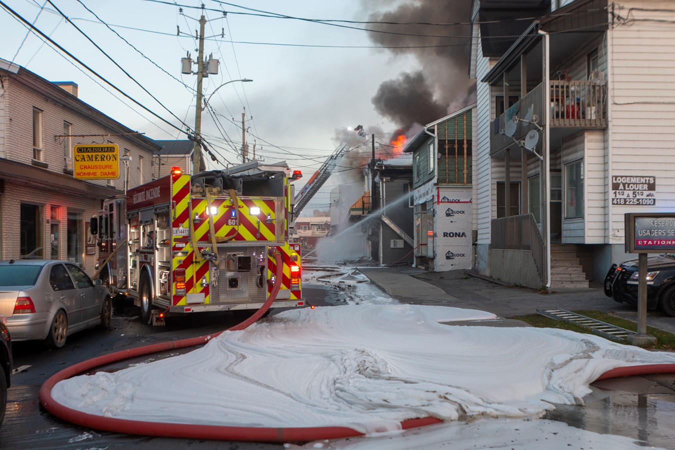 Photoreportage de l'incendie qui a détruit deux bâtiments à Saint-Georges