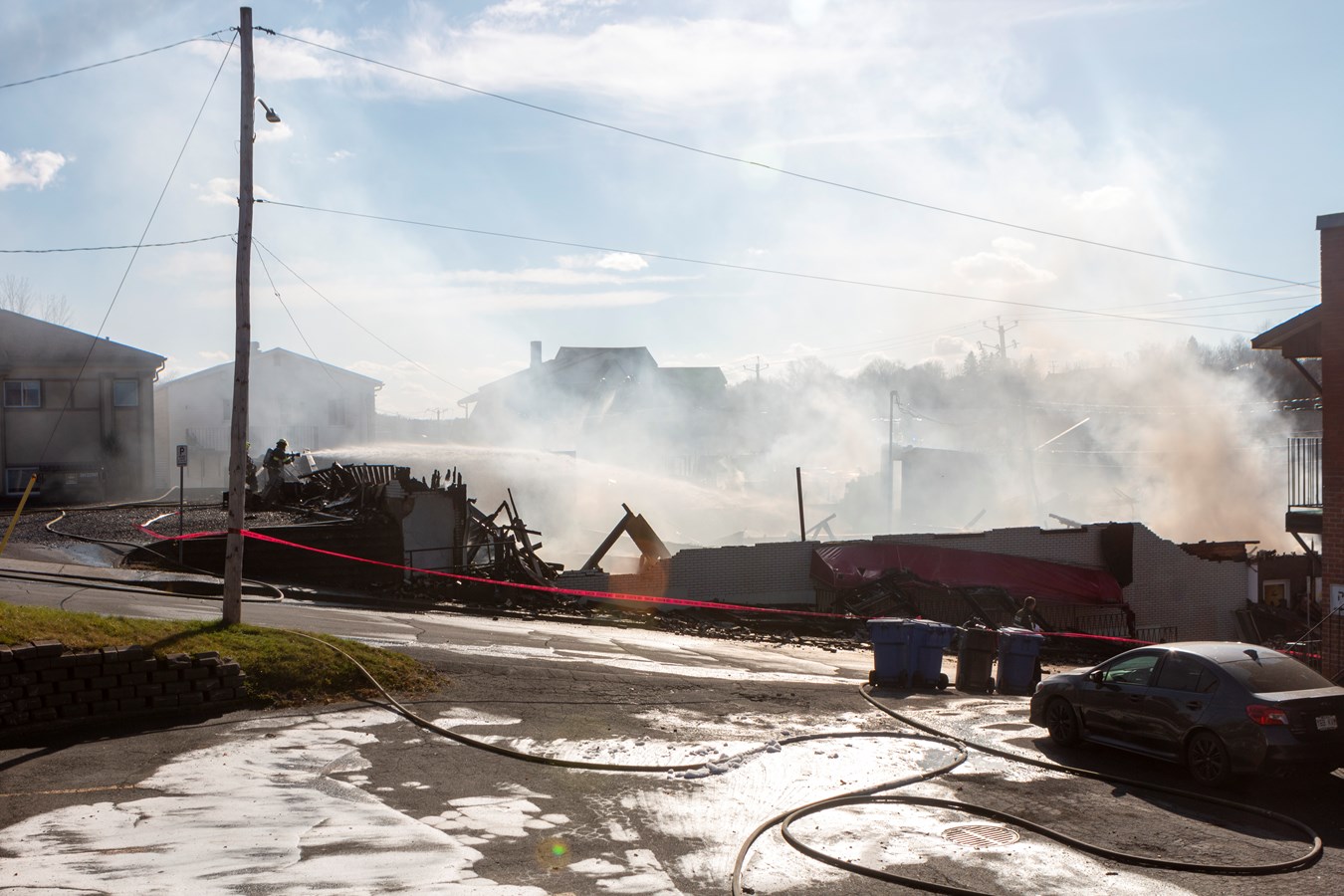 Photoreportage de l'incendie qui a détruit deux bâtiments à Saint-Georges