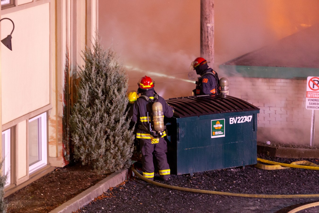 Photoreportage de l'incendie qui a détruit deux bâtiments à Saint-Georges