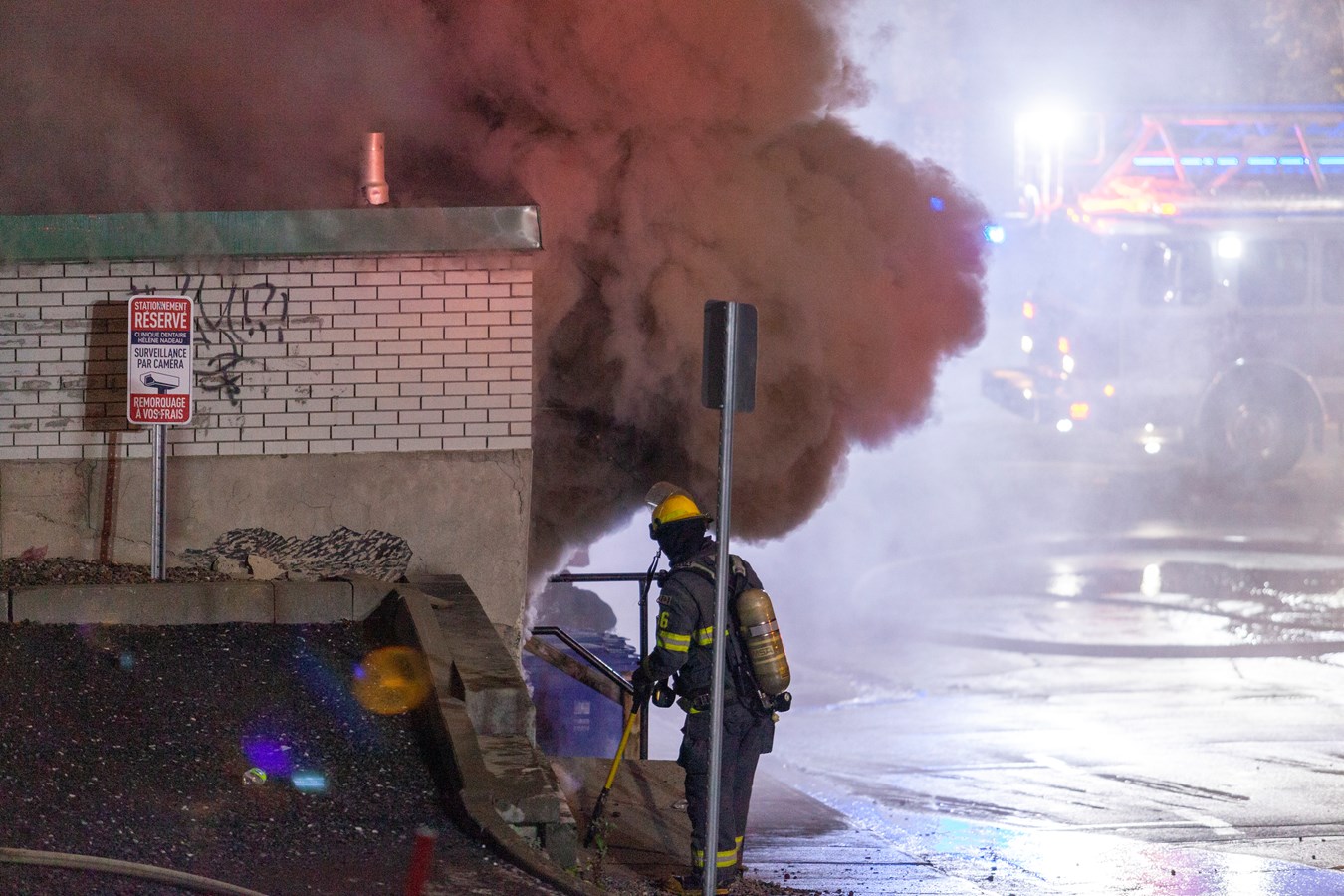 Photoreportage de l'incendie qui a détruit deux bâtiments à Saint-Georges