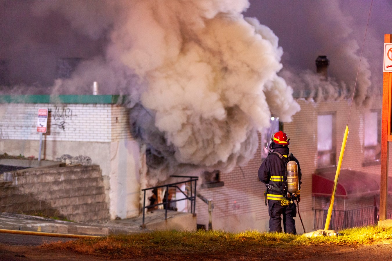 Photoreportage de l'incendie qui a détruit deux bâtiments à Saint-Georges