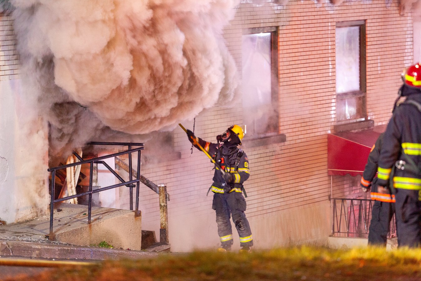 Photoreportage de l'incendie qui a détruit deux bâtiments à Saint-Georges