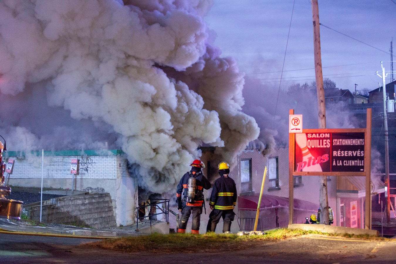 Photoreportage de l'incendie qui a détruit deux bâtiments à Saint-Georges