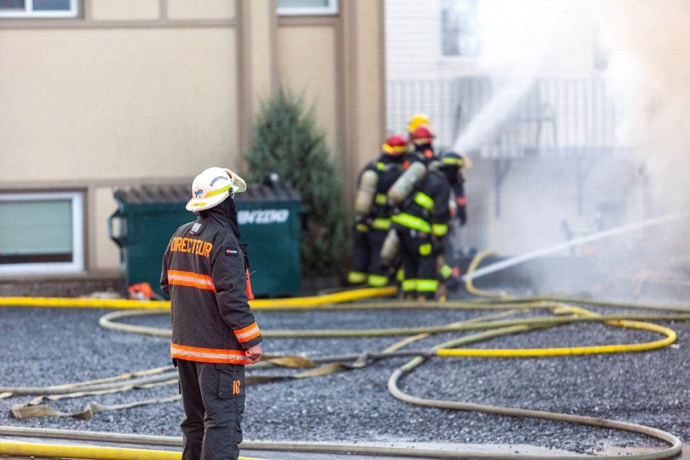 Photoreportage de l'incendie qui a détruit deux bâtiments à Saint-Georges