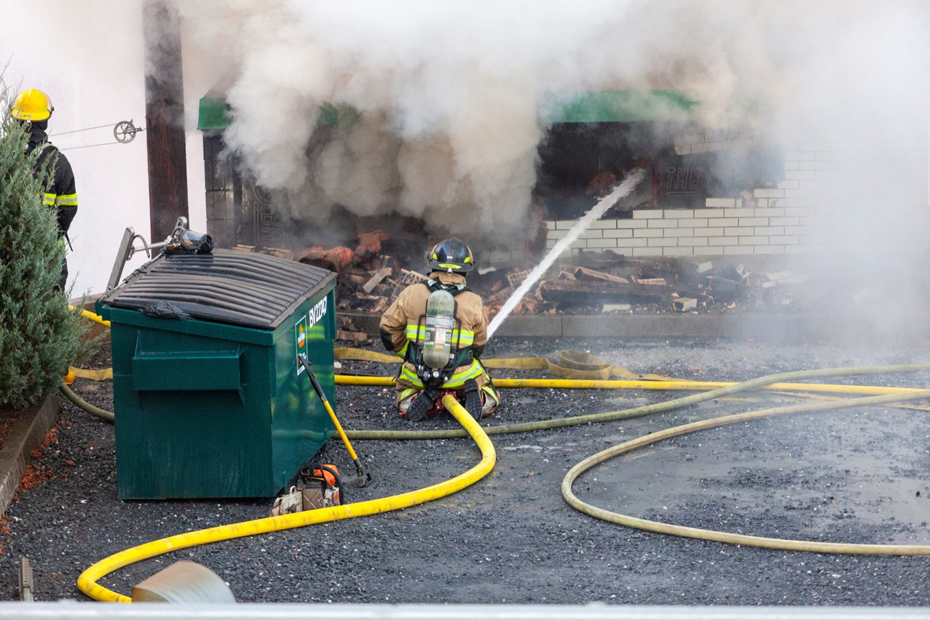 Photoreportage de l'incendie qui a détruit deux bâtiments à Saint-Georges