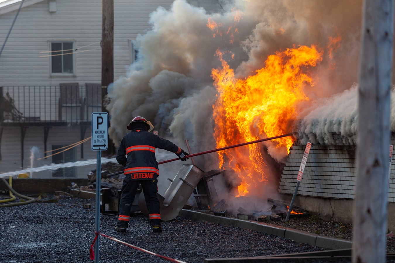 Photoreportage de l'incendie qui a détruit deux bâtiments à Saint-Georges