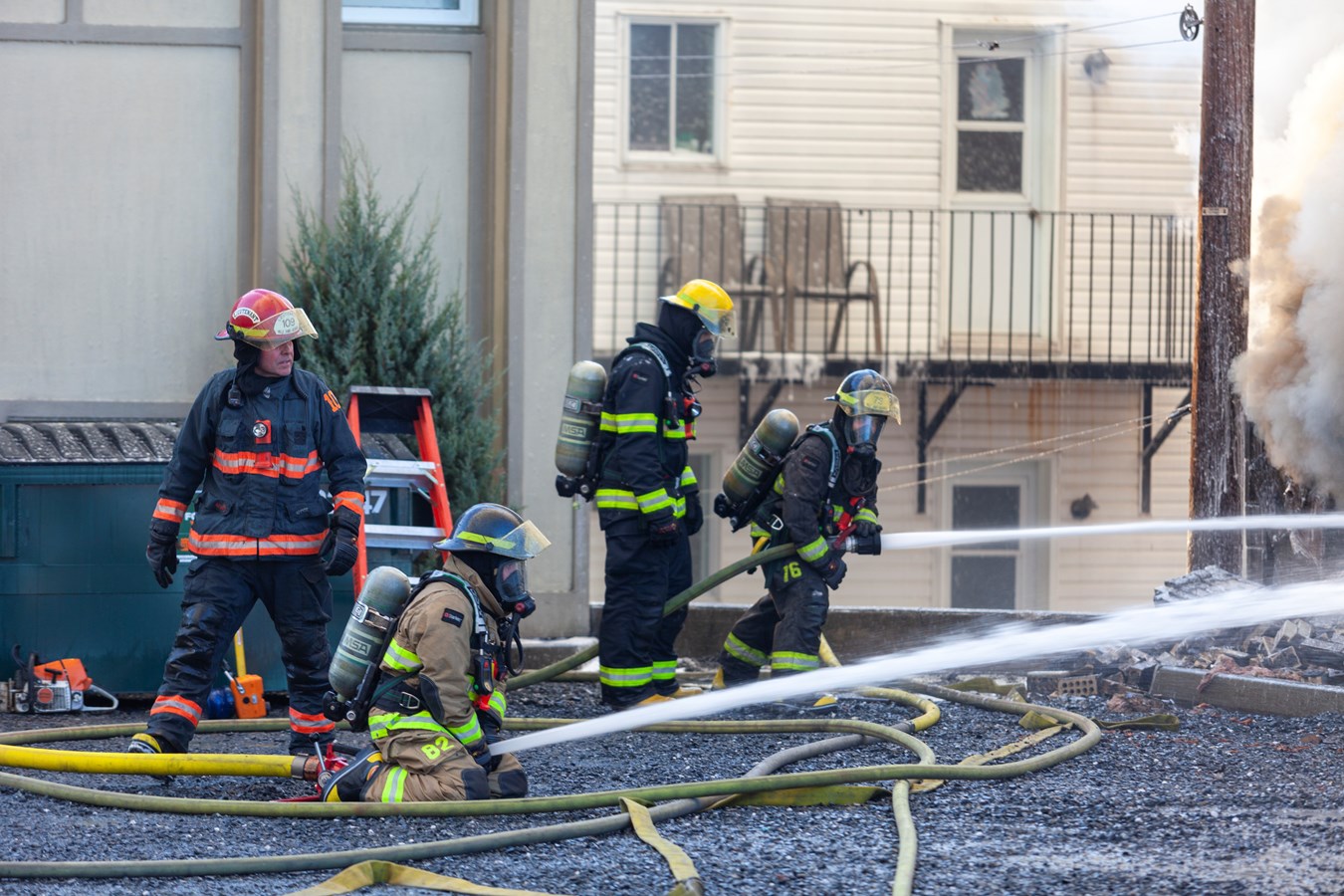 Photoreportage de l'incendie qui a détruit deux bâtiments à Saint-Georges