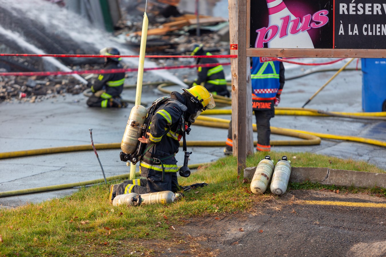 Photoreportage de l'incendie qui a détruit deux bâtiments à Saint-Georges