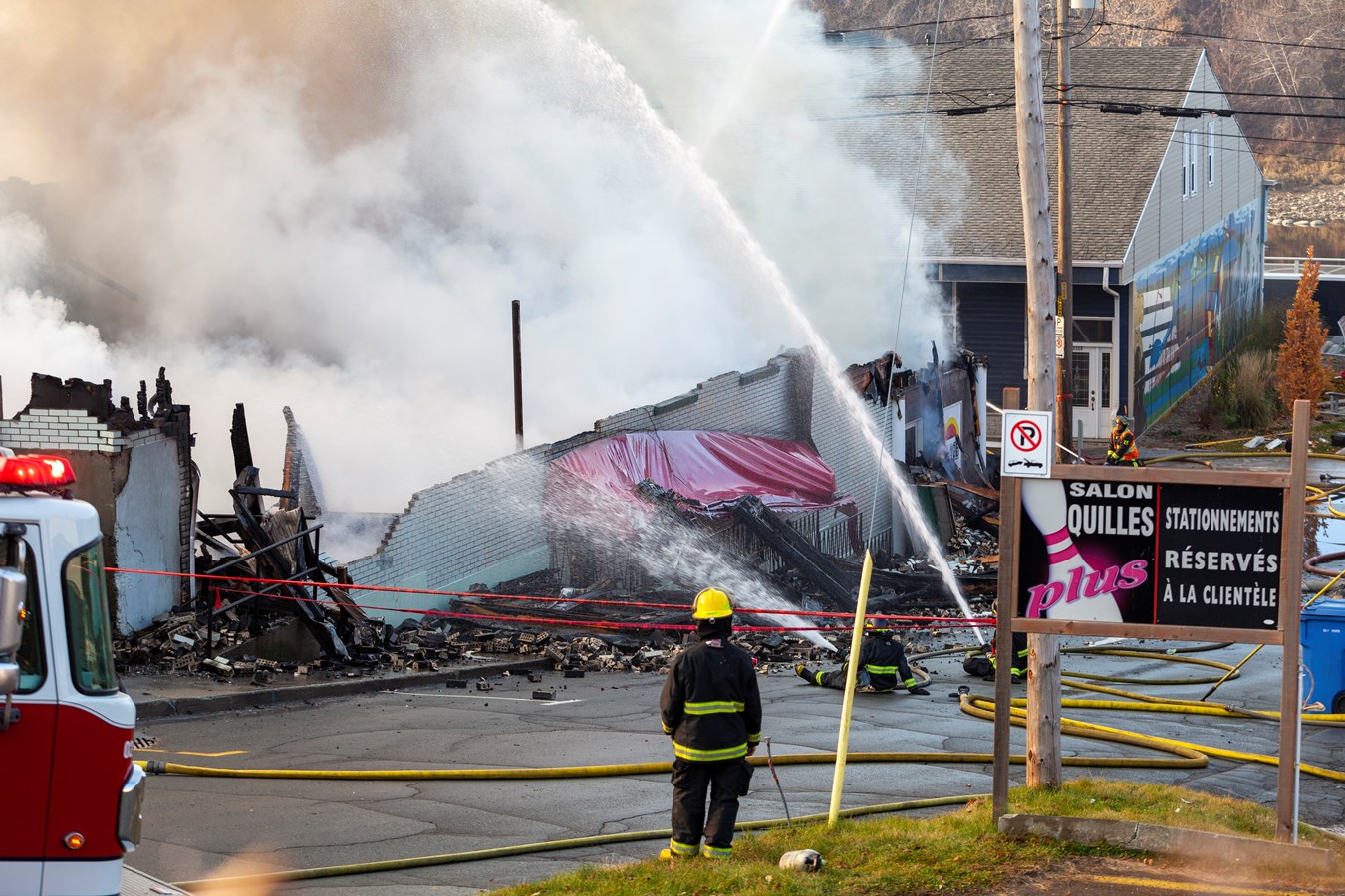 Photoreportage de l'incendie qui a détruit deux bâtiments à Saint-Georges