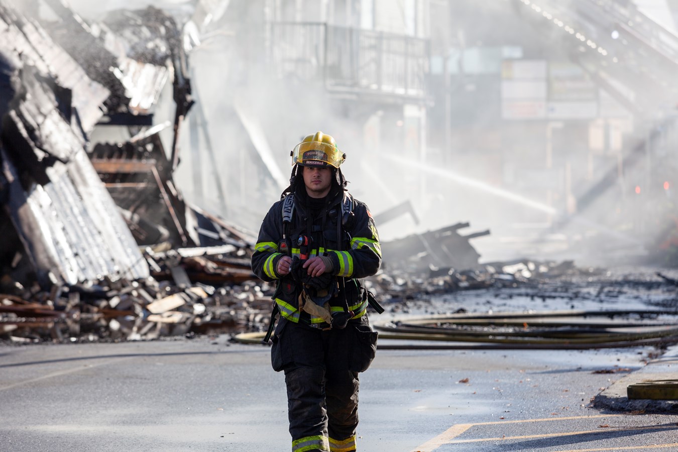 Photoreportage de l'incendie qui a détruit deux bâtiments à Saint-Georges