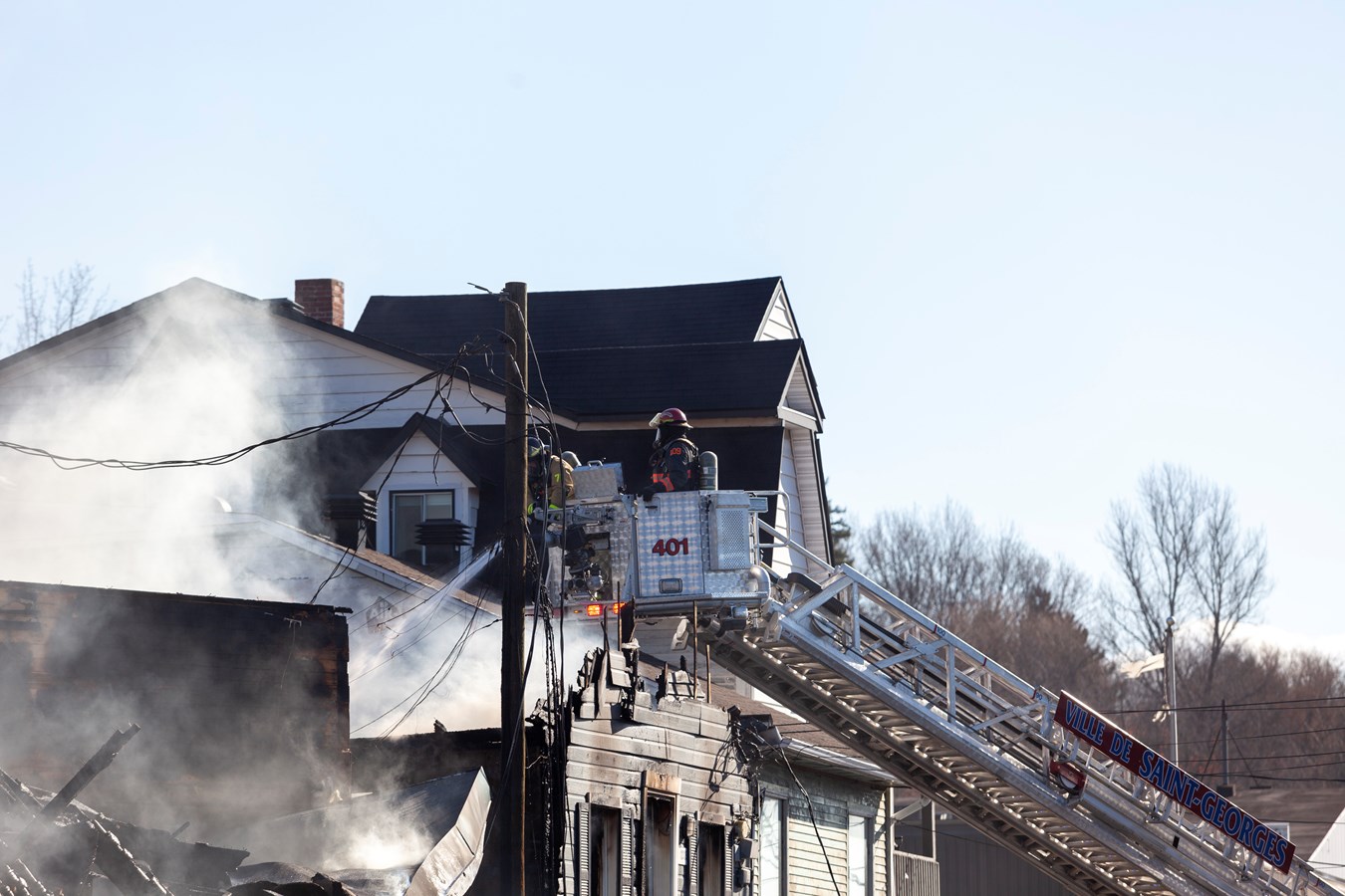 Photoreportage de l'incendie qui a détruit deux bâtiments à Saint-Georges