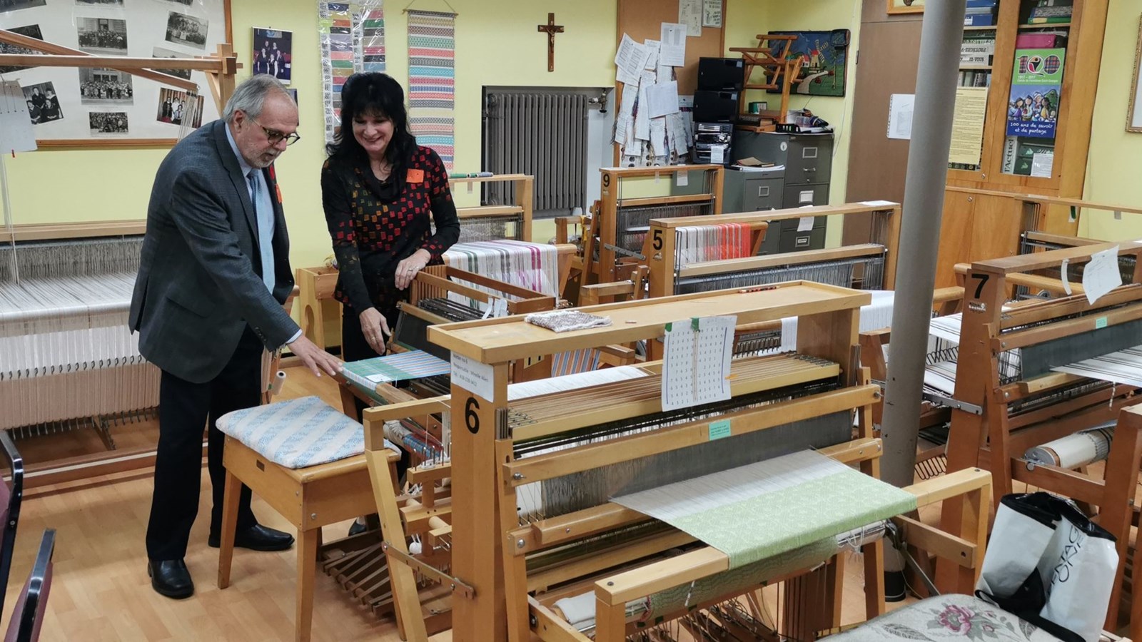 Les locaux sont trop exigus pour les activités du cercle, a expliqué Andrée Morissette au maire de Saint-Georges, Claude Morin, qui a pu constater de visu.