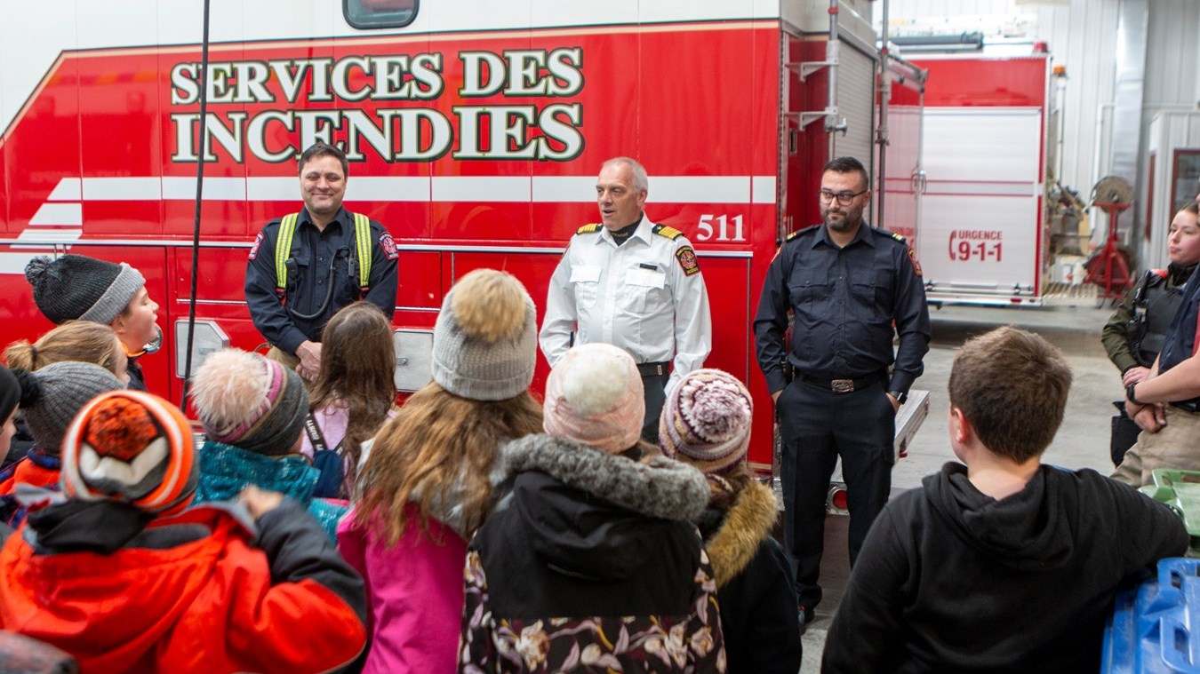 Des élèves découvrent les coulisses du service incendie de St-Prosper