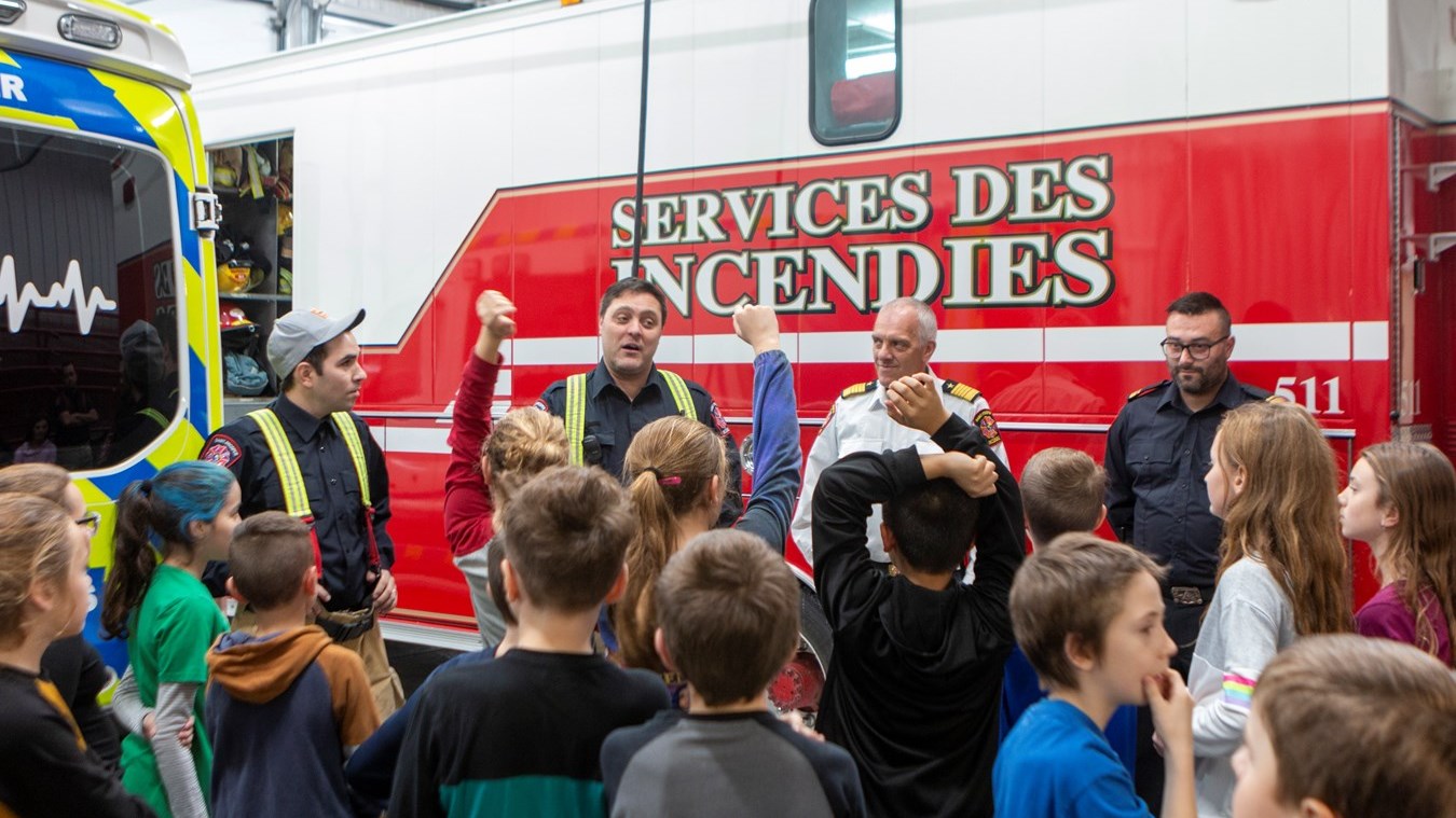 Des élèves découvrent les coulisses du service incendie de St-Prosper
