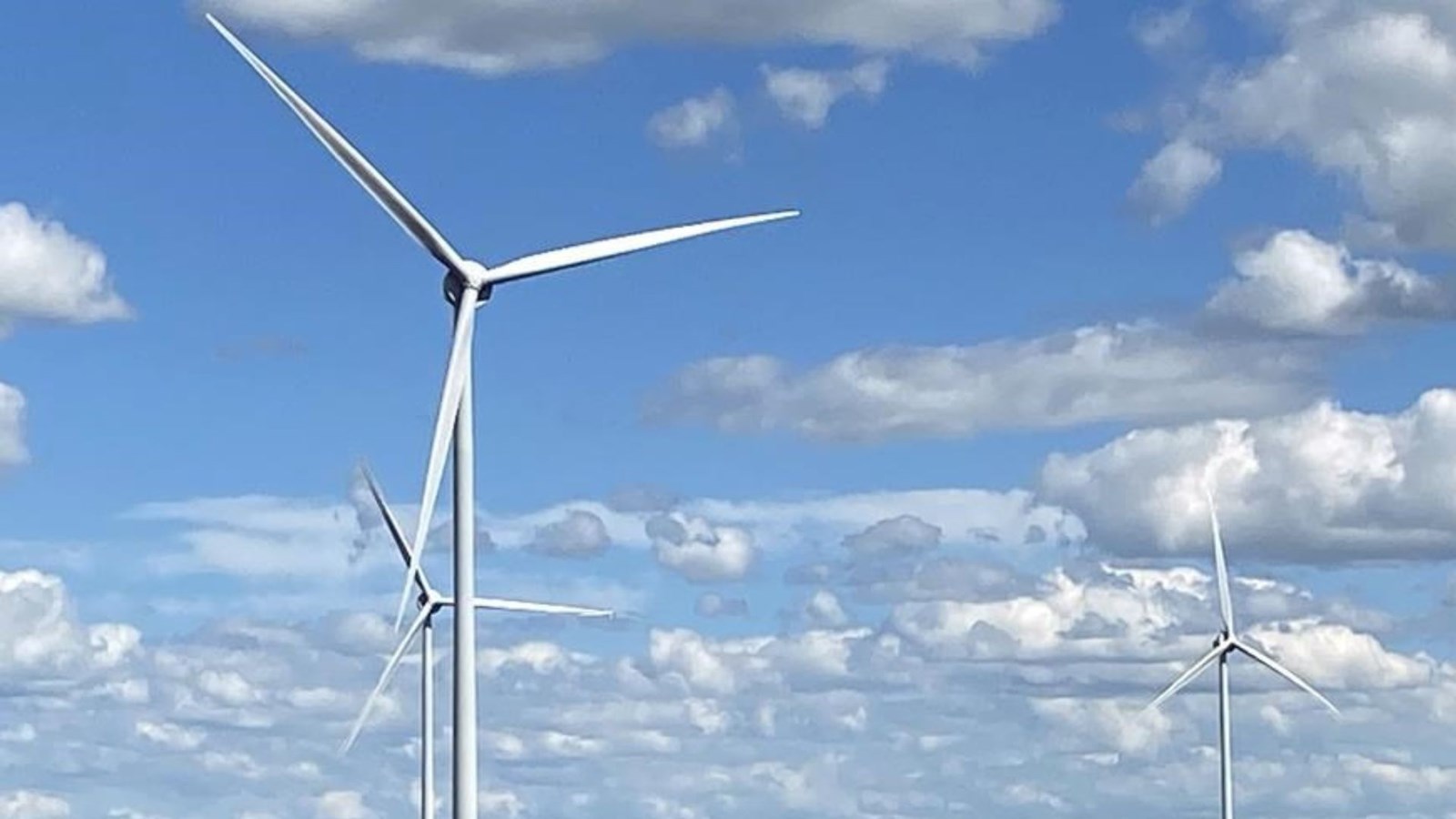 Le recyclage des pales d'éolienne pose un défi de taille car elles sont faites de matériaux composites.