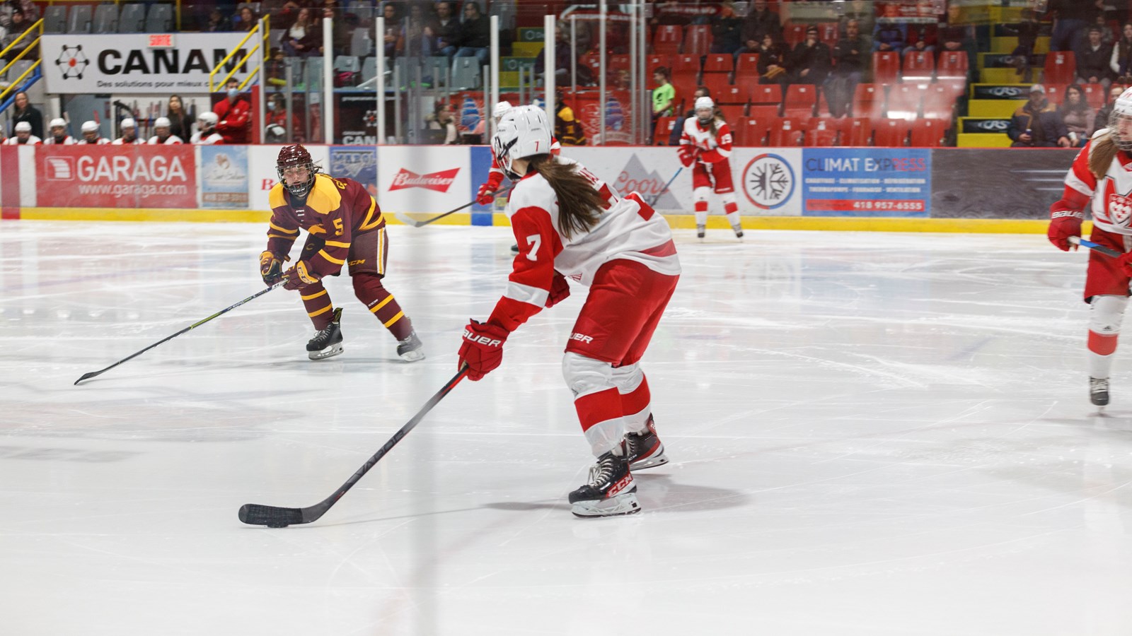 Hockey féminin: les Beauceronnes chaleureusement accueillies par leurs supporters