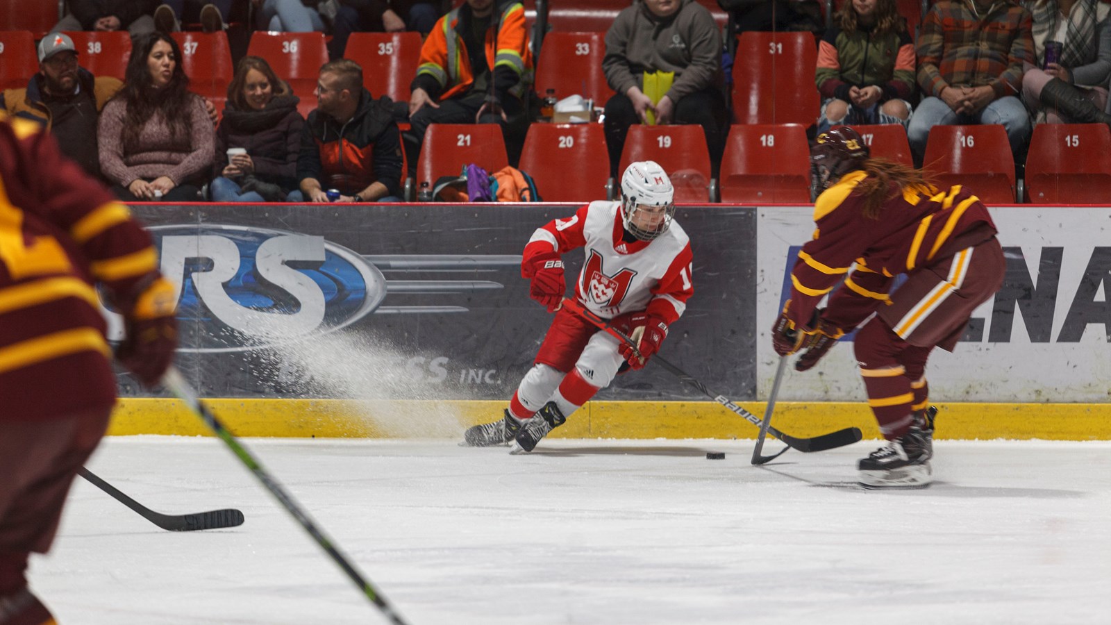 Hockey féminin: les Beauceronnes chaleureusement accueillies par leurs supporters